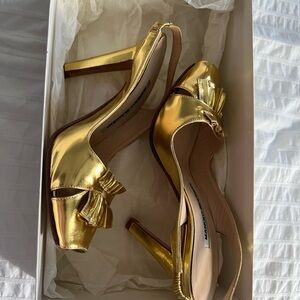 Manolo Blahnik Gold High-Heeled Shoes